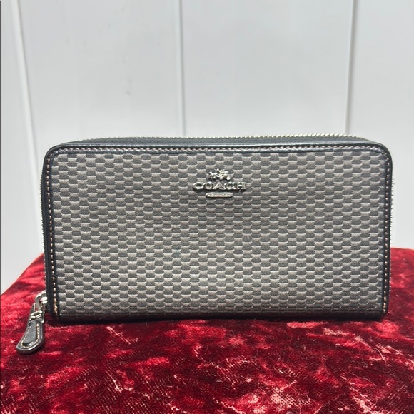 Coach Legacy long wallet black/grey jacquard - Picture 1 of 5